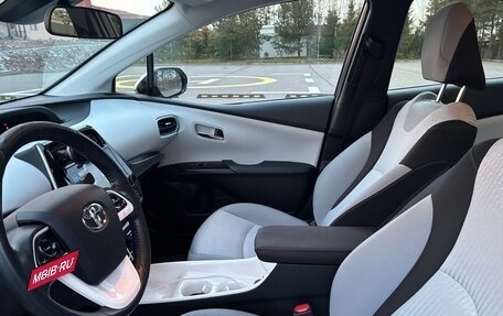 Toyota Prius IV XW50, 2018 год, 2 200 000 рублей, 10 фотография