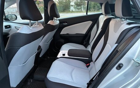 Toyota Prius IV XW50, 2018 год, 2 200 000 рублей, 12 фотография