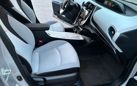 Toyota Prius IV XW50, 2018 год, 2 200 000 рублей, 17 фотография