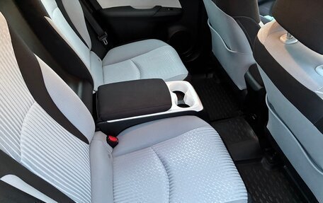 Toyota Prius IV XW50, 2018 год, 2 200 000 рублей, 15 фотография