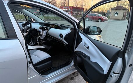 Toyota Prius IV XW50, 2018 год, 2 200 000 рублей, 16 фотография