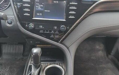 Toyota Camry, 2018 год, 2 700 000 рублей, 8 фотография