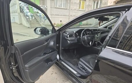 Toyota Camry, 2018 год, 2 700 000 рублей, 10 фотография