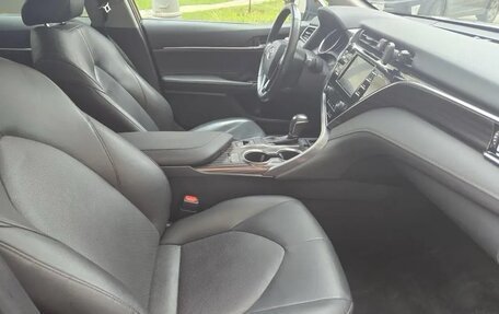 Toyota Camry, 2018 год, 2 700 000 рублей, 15 фотография