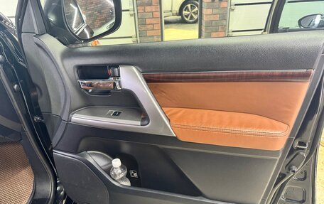 Toyota Land Cruiser 200, 2015 год, 4 450 000 рублей, 26 фотография