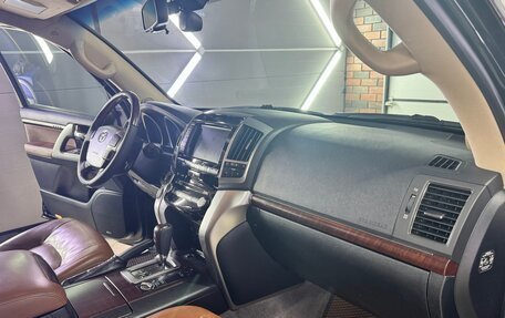 Toyota Land Cruiser 200, 2015 год, 4 450 000 рублей, 27 фотография