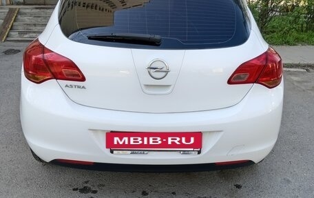 Opel Astra J, 2011 год, 950 000 рублей, 4 фотография