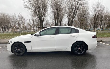 Jaguar XE I рестайлинг, 2016 год, 1 700 000 рублей, 9 фотография