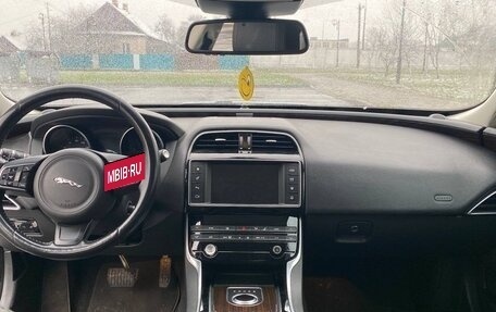 Jaguar XE I рестайлинг, 2016 год, 1 700 000 рублей, 10 фотография