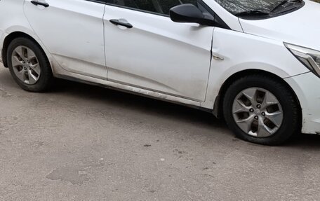 Hyundai Solaris II рестайлинг, 2015 год, 650 000 рублей, 2 фотография