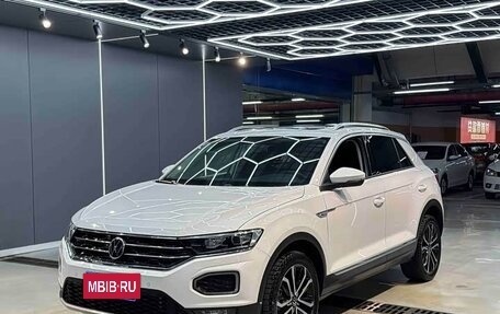 Volkswagen T-Roc I, 2023 год, 1 341 300 рублей, 1 фотография