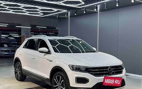 Volkswagen T-Roc I, 2023 год, 1 341 300 рублей, 2 фотография