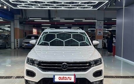 Volkswagen T-Roc I, 2023 год, 1 341 300 рублей, 3 фотография