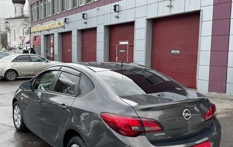 Opel Astra J, 2014 год, 990 000 рублей, 4 фотография