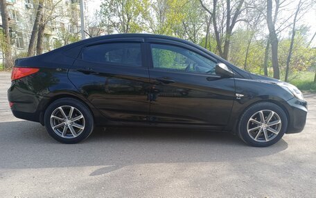 Hyundai Solaris II рестайлинг, 2012 год, 830 000 рублей, 10 фотография