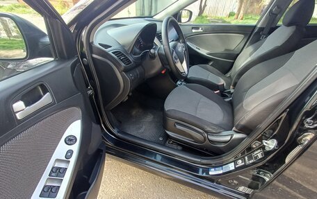 Hyundai Solaris II рестайлинг, 2012 год, 830 000 рублей, 13 фотография