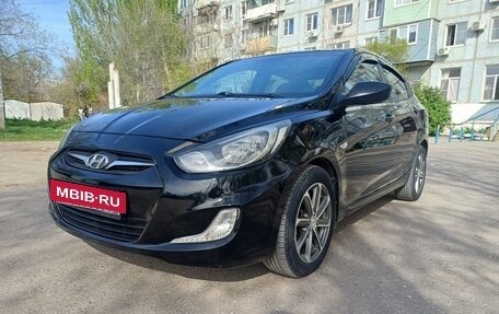 Hyundai Solaris II рестайлинг, 2012 год, 830 000 рублей, 2 фотография