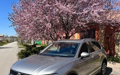 Volkswagen Tiguan II, 2019 год, 2 800 000 рублей, 1 фотография