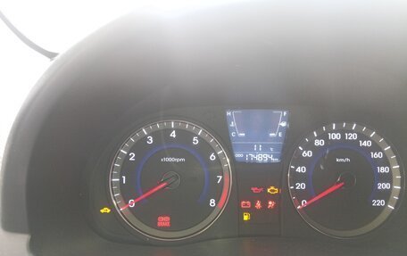 Hyundai Solaris II рестайлинг, 2012 год, 890 000 рублей, 8 фотография