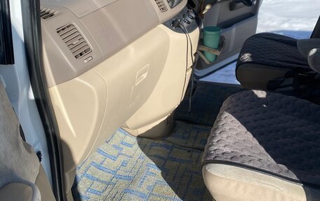 Nissan Serena II, 2002 год, 685 000 рублей, 11 фотография