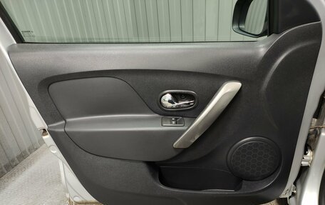 Renault Logan II, 2017 год, 840 000 рублей, 14 фотография