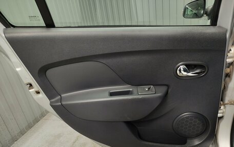 Renault Logan II, 2017 год, 840 000 рублей, 15 фотография