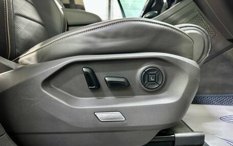 Volkswagen Touareg III, 2019 год, 5 600 000 рублей, 13 фотография