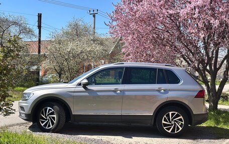 Volkswagen Tiguan II, 2019 год, 2 800 000 рублей, 3 фотография