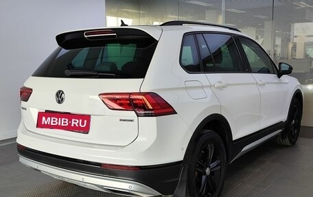 Volkswagen Tiguan II, 2018 год, 3 099 000 рублей, 3 фотография