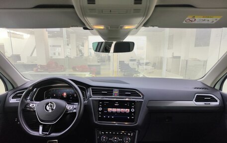 Volkswagen Tiguan II, 2018 год, 3 099 000 рублей, 10 фотография