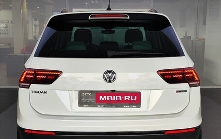 Volkswagen Tiguan II, 2018 год, 3 099 000 рублей, 4 фотография