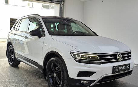 Volkswagen Tiguan II, 2018 год, 3 099 000 рублей, 16 фотография