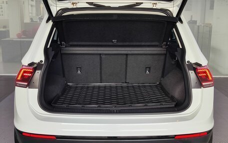 Volkswagen Tiguan II, 2018 год, 3 099 000 рублей, 19 фотография