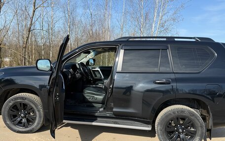 Toyota Land Cruiser Prado 150 рестайлинг 2, 2021 год, 6 000 000 рублей, 3 фотография