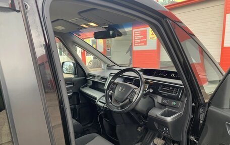 Honda Stepwgn IV, 2017 год, 1 800 000 рублей, 2 фотография