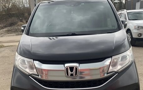 Honda Stepwgn IV, 2017 год, 1 800 000 рублей, 3 фотография