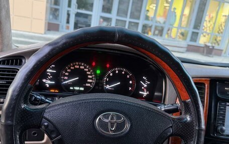 Toyota Land Cruiser 100 рестайлинг 2, 2006 год, 1 600 000 рублей, 12 фотография