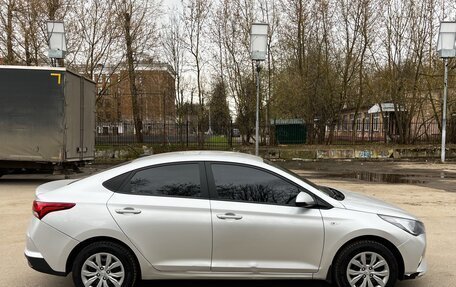 Hyundai Solaris II рестайлинг, 2021 год, 1 200 000 рублей, 4 фотография