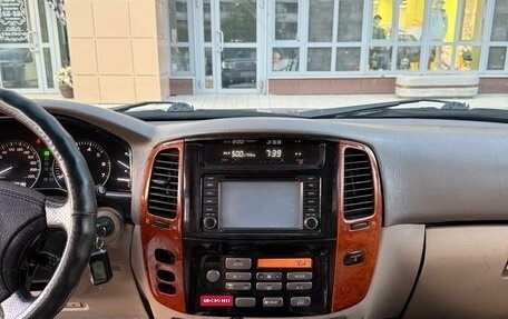 Toyota Land Cruiser 100 рестайлинг 2, 2006 год, 1 600 000 рублей, 16 фотография