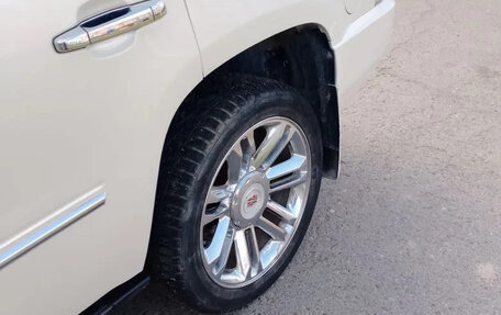 Cadillac Escalade III, 2011 год, 2 700 000 рублей, 13 фотография