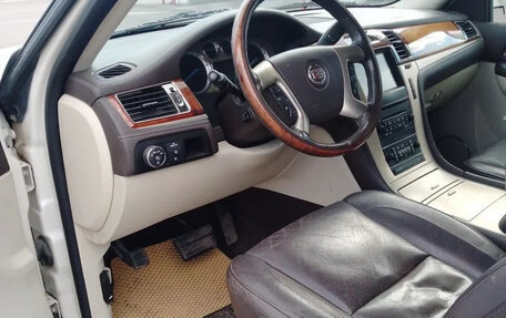 Cadillac Escalade III, 2011 год, 2 700 000 рублей, 32 фотография