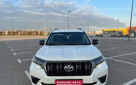 Toyota Land Cruiser Prado 150 рестайлинг 2, 2021 год, 8 590 000 рублей, 8 фотография