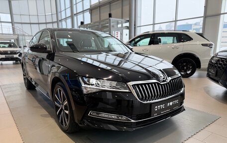 Skoda Superb III рестайлинг, 2025 год, 3 350 000 рублей, 2 фотография
