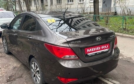 Hyundai Solaris II рестайлинг, 2015 год, 1 000 000 рублей, 4 фотография