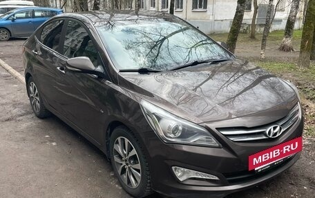 Hyundai Solaris II рестайлинг, 2015 год, 1 000 000 рублей, 2 фотография