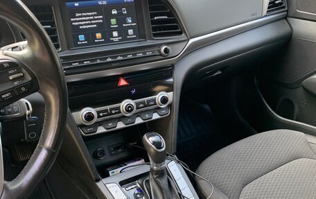 Hyundai Elantra VI рестайлинг, 2020 год, 2 000 000 рублей, 10 фотография