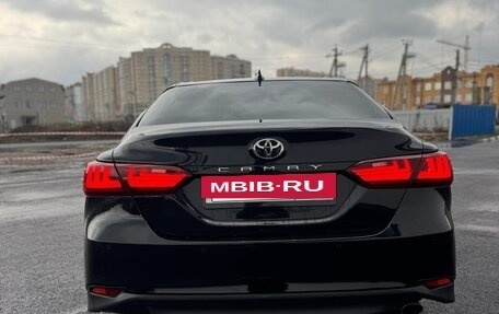 Toyota Camry, 2021 год, 2 850 000 рублей, 4 фотография