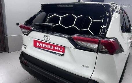 Toyota RAV4, 2021 год, 3 500 000 рублей, 4 фотография