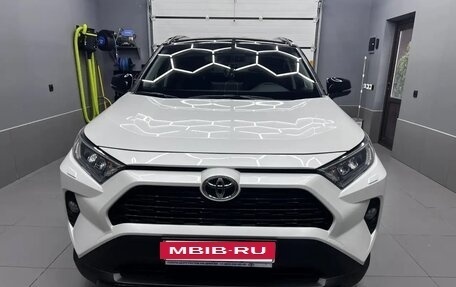 Toyota RAV4, 2021 год, 3 500 000 рублей, 2 фотография