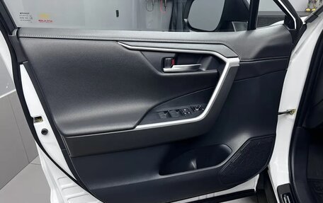 Toyota RAV4, 2021 год, 3 500 000 рублей, 16 фотография